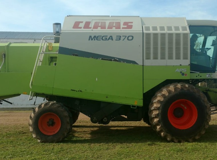 Cosechadora Claas Mega 370, año 2005