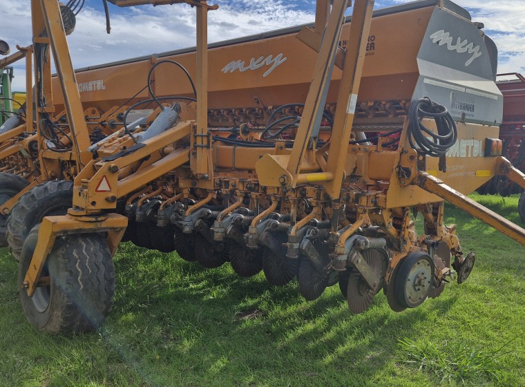 Sembradora Agrometal MXY 3717, año 2010