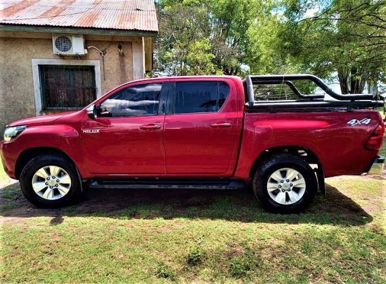 Pick-up Toyota Hilux 2.8, año 2016