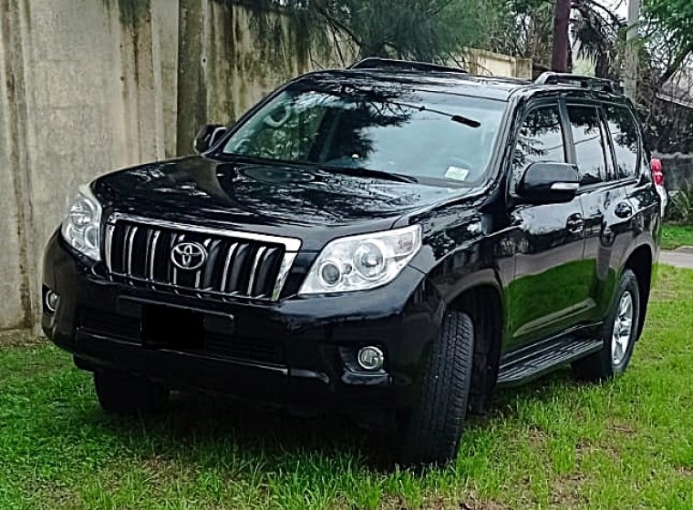 Vehículo Toyota Land Cruiser Prado, año 2013