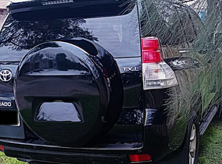 Vehículo Toyota Land Cruiser Prado, año 2013
