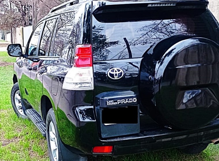 Vehículo Toyota Land Cruiser Prado, año 2013