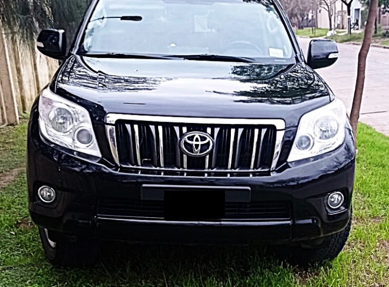 Vehículo Toyota Land Cruiser Prado, año 2013