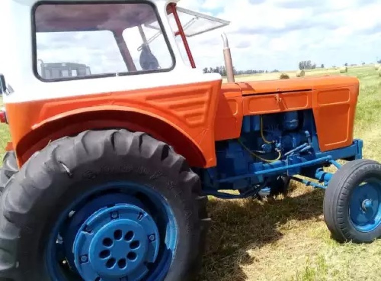 Tractor Fiat 700, año 1978