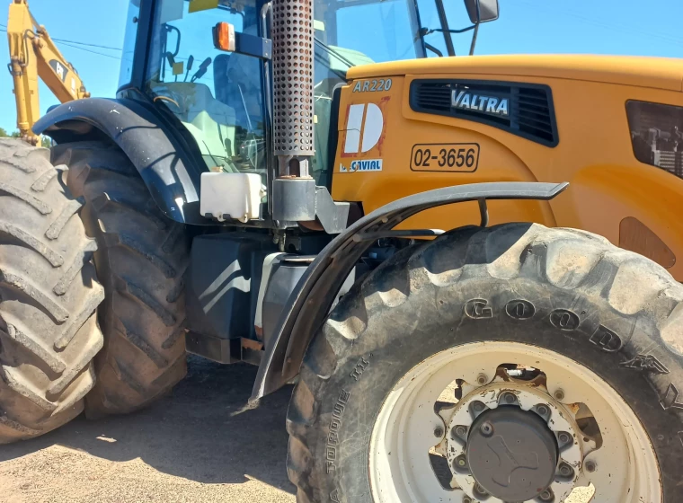 Tractor Valtra 220, año 2017