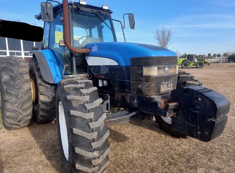 Tractor New Holland TM 150, año 2005