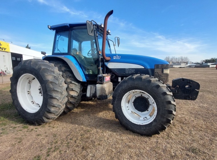 Tractor New Holland TM 150, año 2005