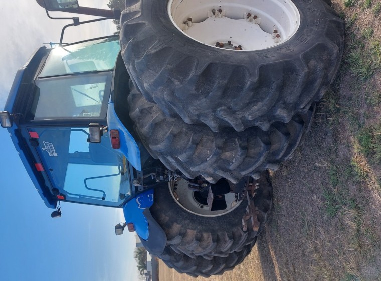 Tractor New Holland TM 150, año 2005