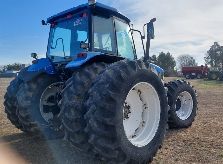 Tractor New Holland TM 150, año 2005