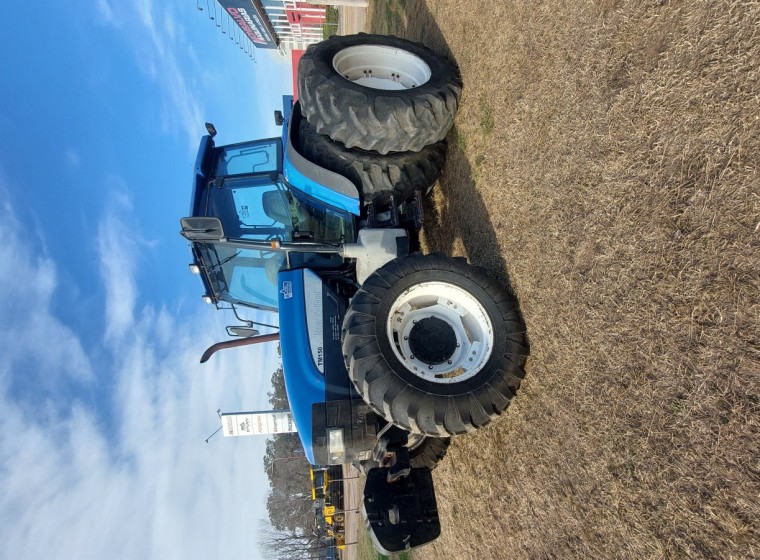 Tractor New Holland TM 150, año 2005