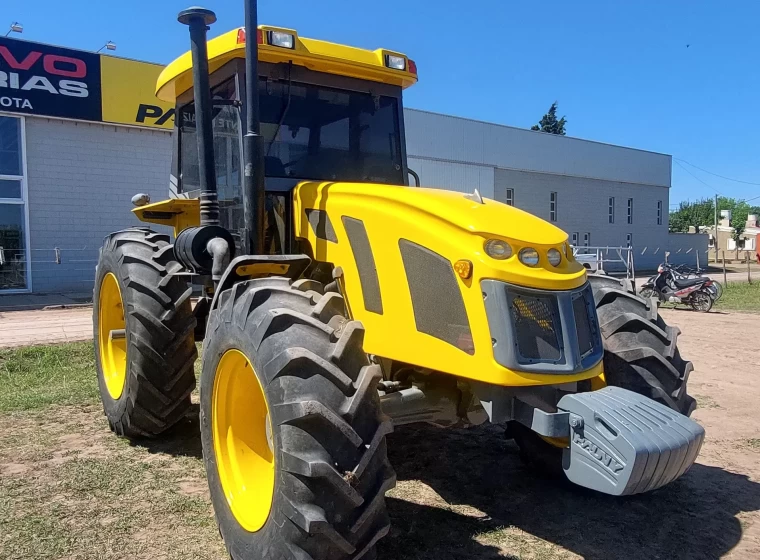 Tractor Pauny 250 A, año 2009