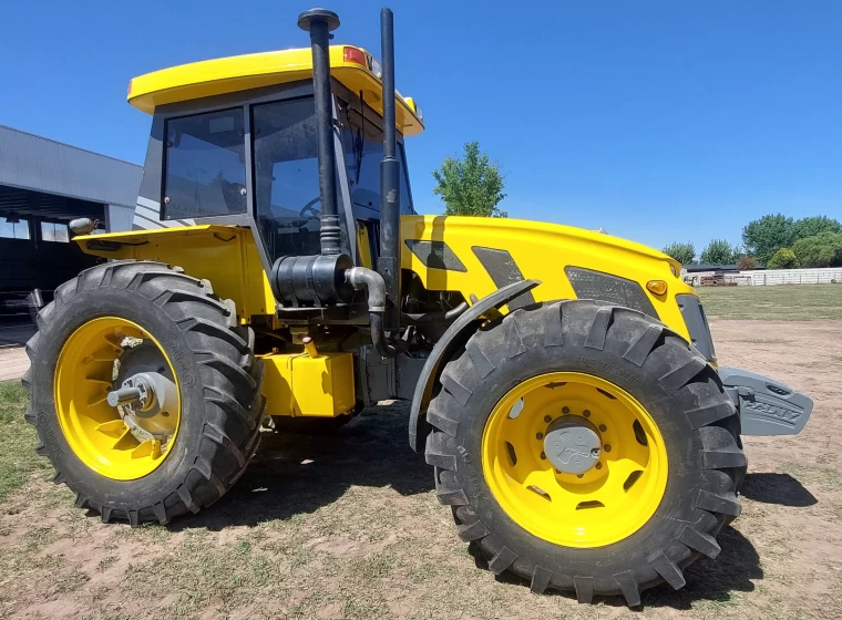 Tractor Pauny 250 A, año 2009