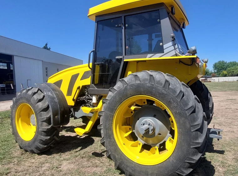 Tractor Pauny 250 A, año 2009