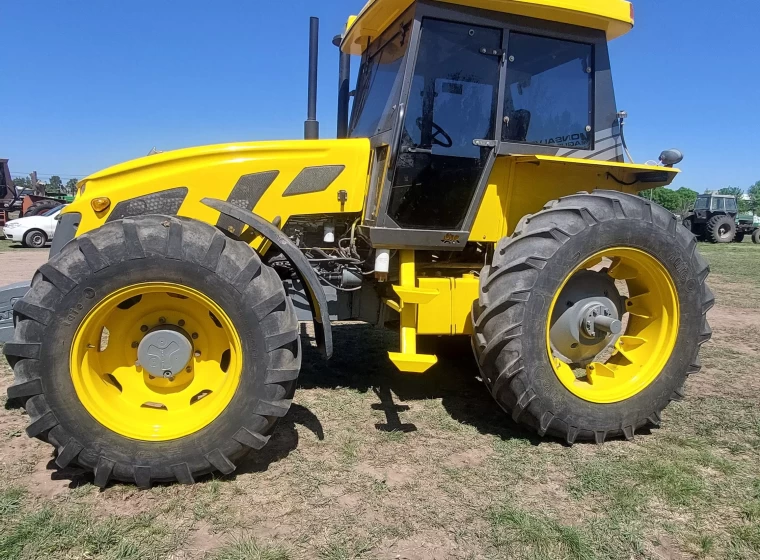 Tractor Pauny 250 A, año 2009