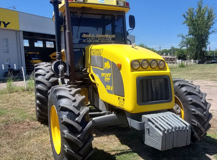 Tractor Pauny 250 A, año 2008