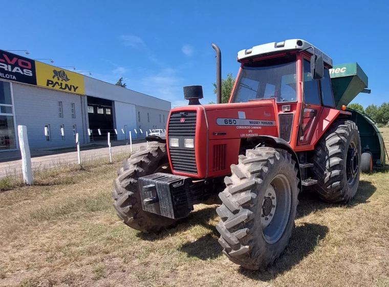 Tractor Massey Ferguson 650, año 2000