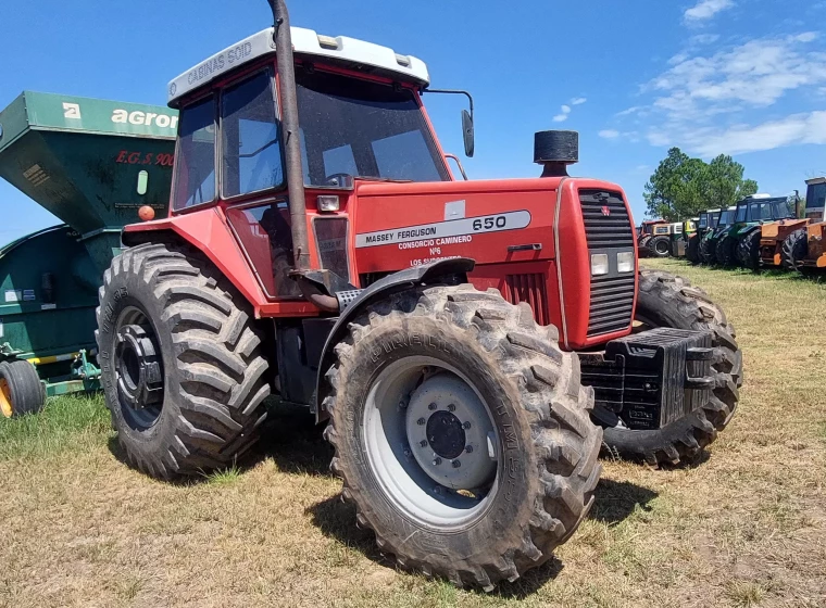 Tractor Massey Ferguson 650, año 2000