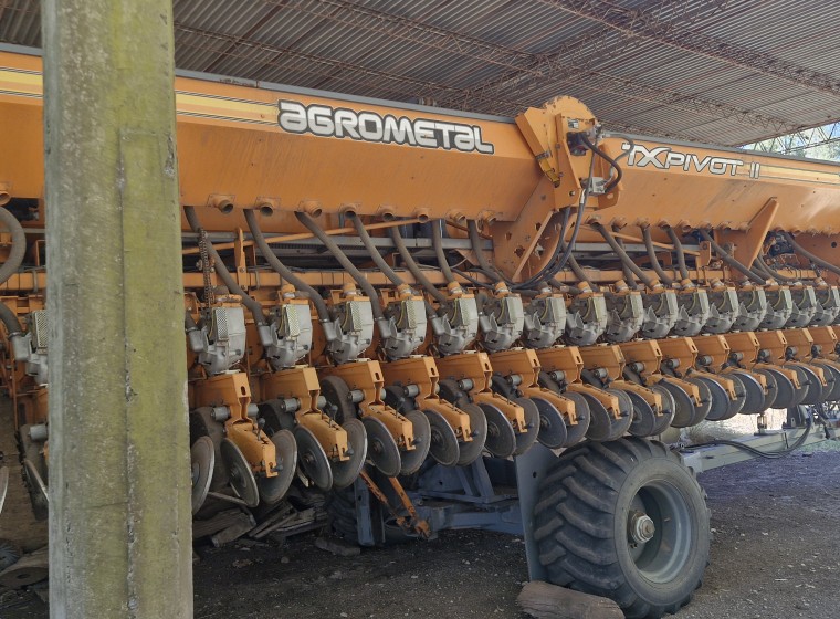 Sembradora Agrometal Pivot 2 2335, año 2016