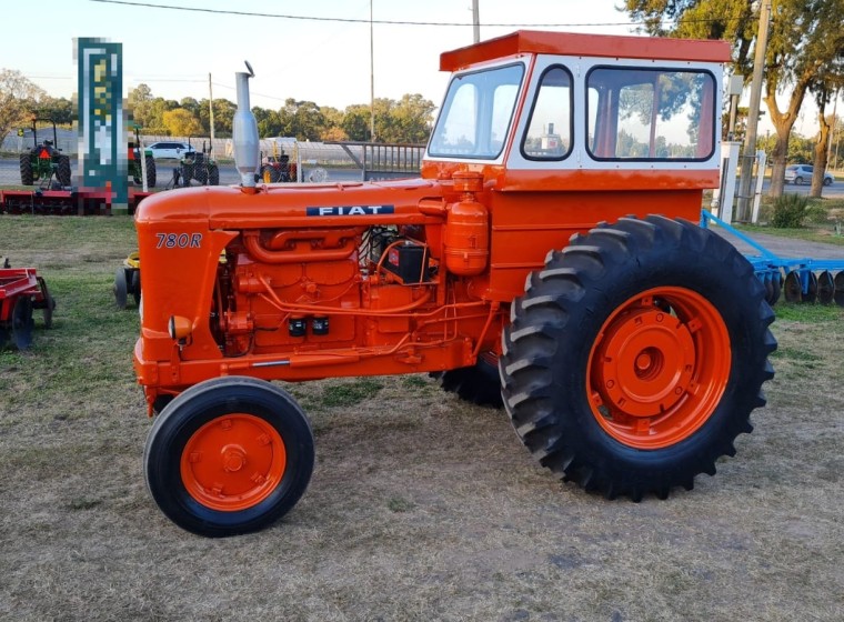 Tractor Fiat 780 R, año 1