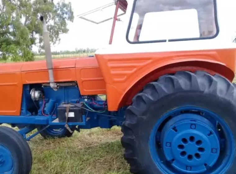 Tractor Fiat 700, año 1978