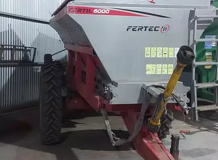 Fertilizadora Fertec F6000, año 2015