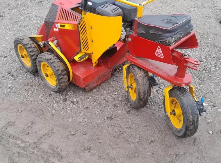 Tractor Roland H para cortar pasto, año 2020