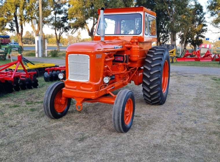 Tractor Fiat 780 R, año 1