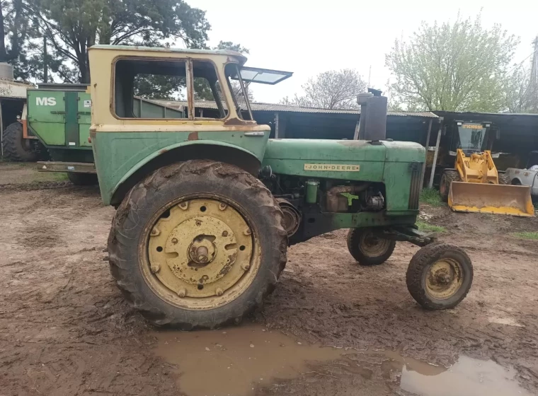 Tractor John Deere 730, año 1967