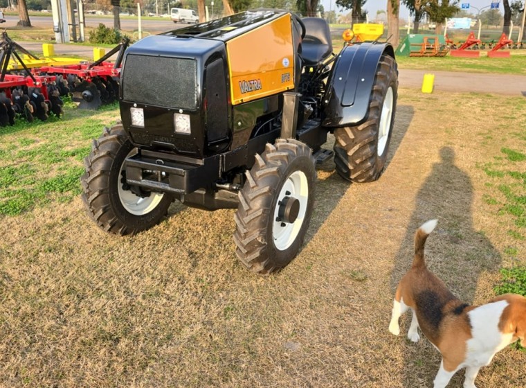 Tractor Valtra BF75, año 1
