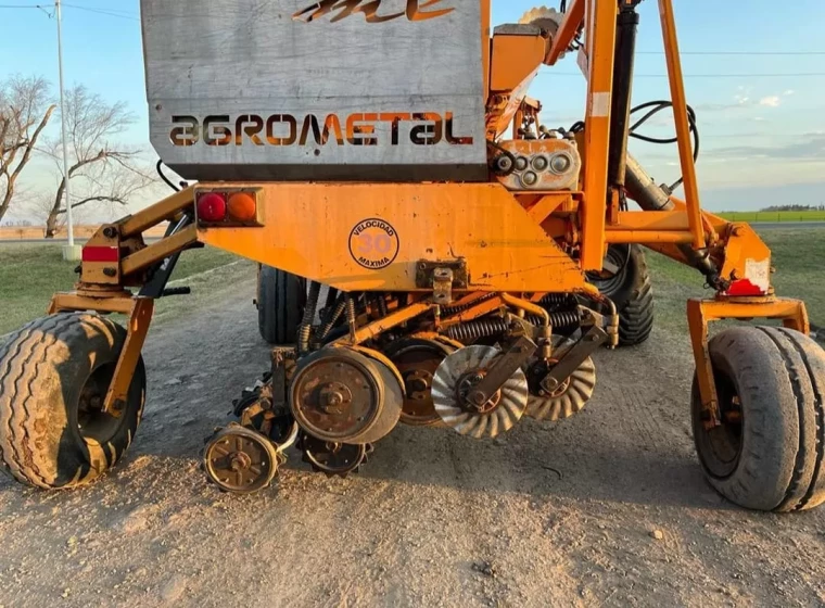 Sembradora Agrometal MX 23 a 21, año 2002