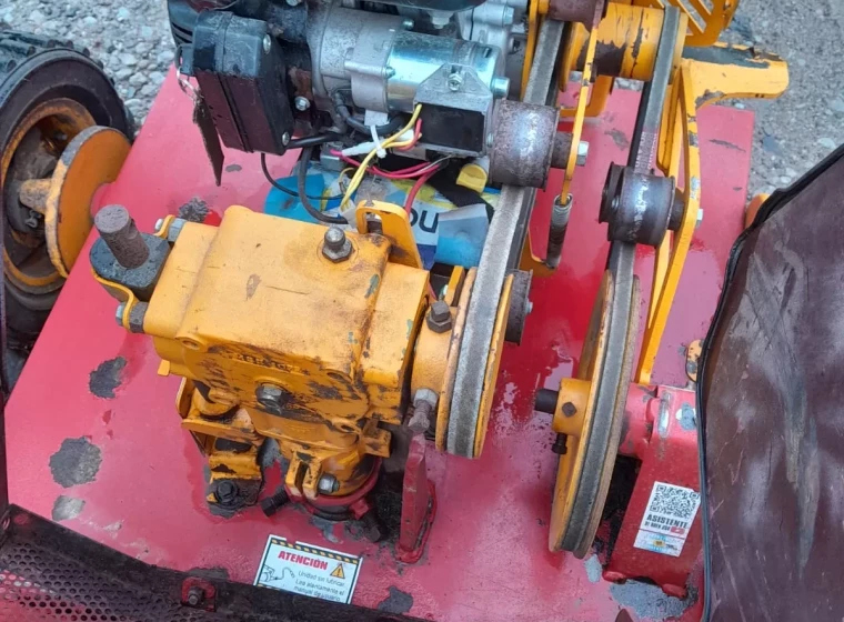 Tractor Roland H para cortar pasto, año 2020