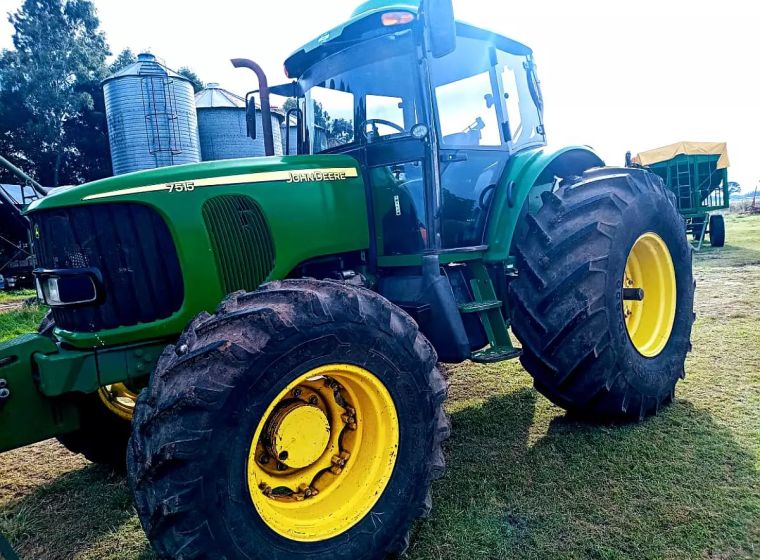 Tractor John Deere 7515, año 2008