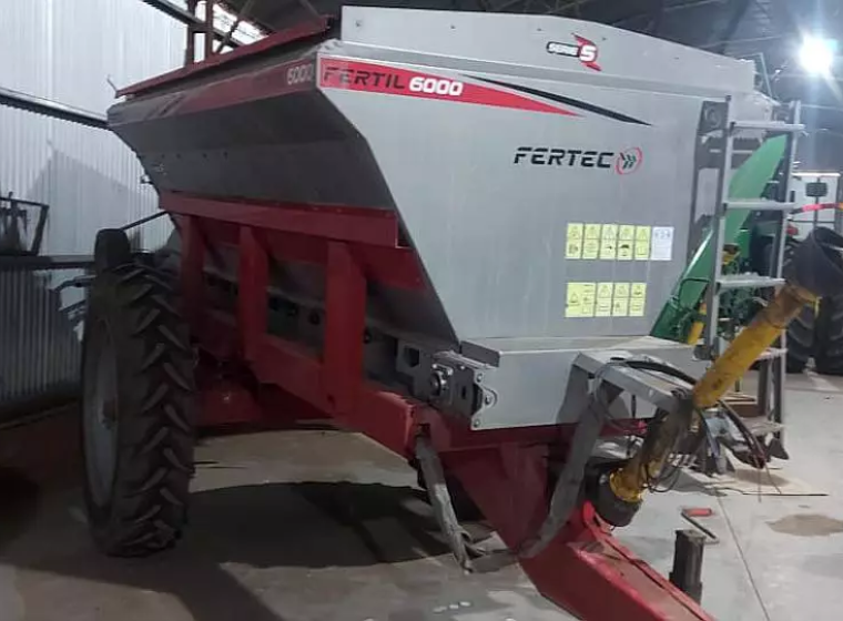 Fertilizadora Fertec F6000, año 2015