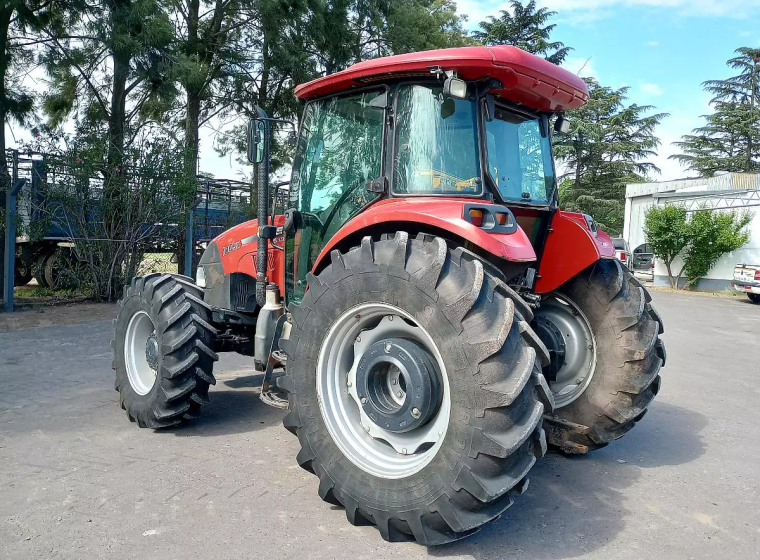 Tractor Case Farmall 100 JX, año 2015