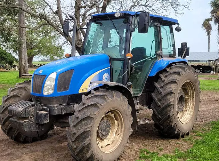 Tractor New Holland T5070, año 2013