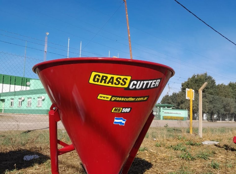 Fertilizadora Grass-Cutter MB 500, año 0