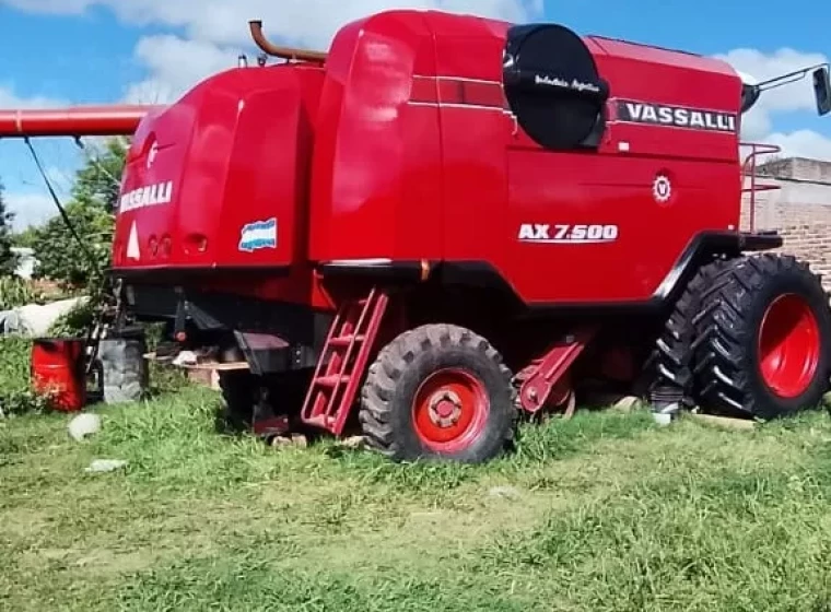 Cosechadora Vassalli AX7500, año 2013