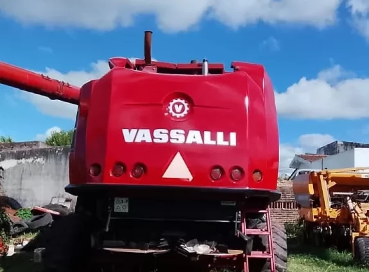 Cosechadora Vassalli AX7500, año 2013