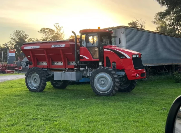Fertilizadora Fertec 4X4, año 2003