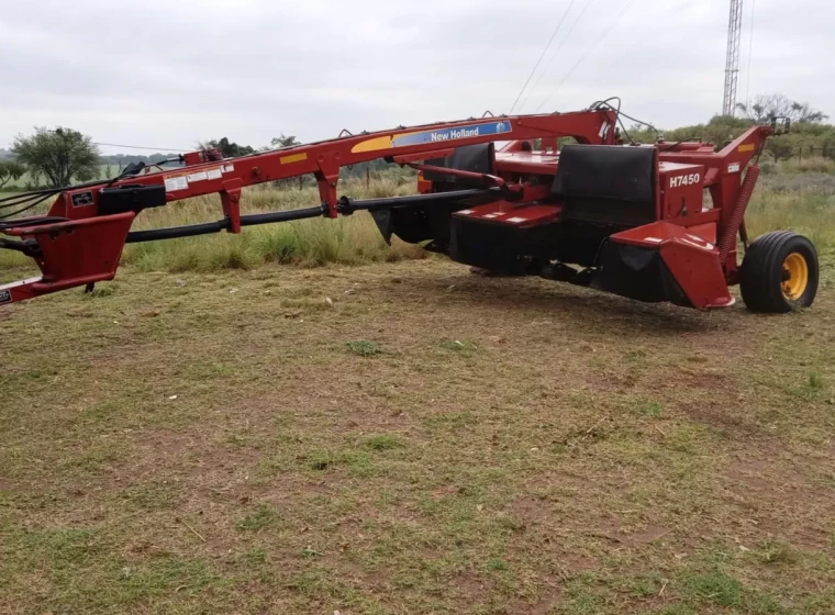 Segadora New Holland H7450, año 2015