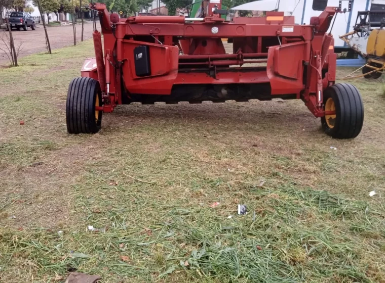 Segadora New Holland H7450, año 2015