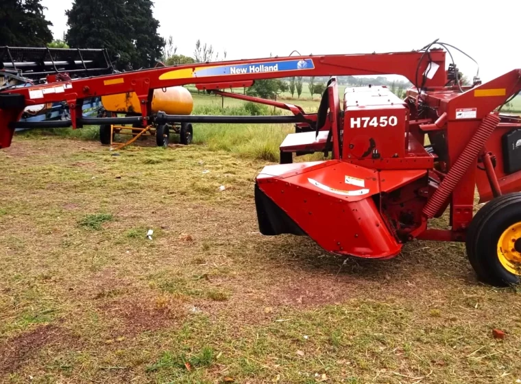 Segadora New Holland H7450, año 2015