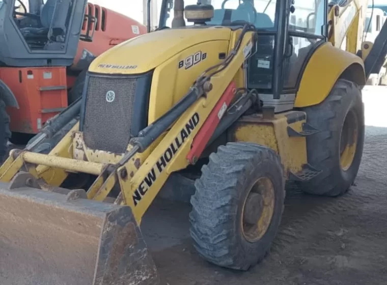 Maquinaria vial New Holland B90B, año 2015