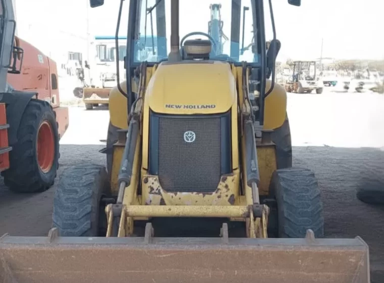 Maquinaria vial New Holland B90B, año 2015