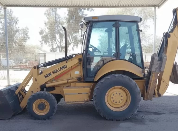 Maquinaria vial New Holland B90B, año 2015