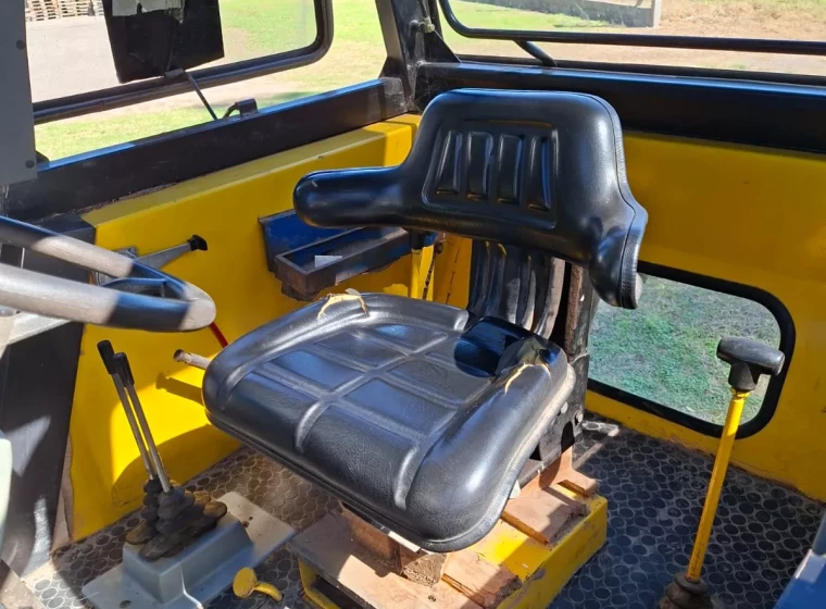 Tractor Pauny 230 C, año 2014
