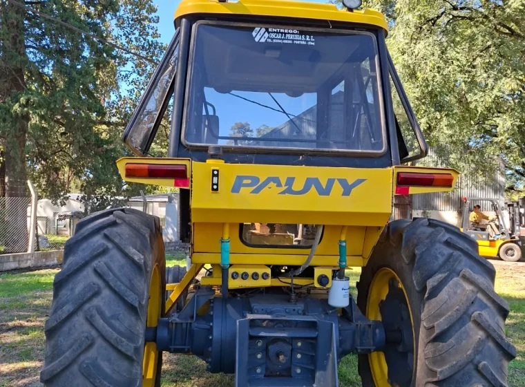 Tractor Pauny 230 C, año 2014