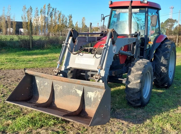 Tractor Case Farmall 95, año 2012