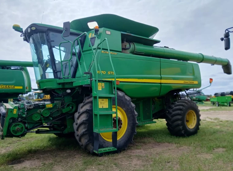 Cosechadora John Deere 9770, año 2011