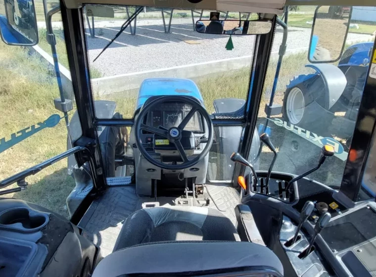Tractor New Holland TM 150, año 2006